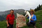 22 Sullo sfondo Monte Campo e Cime di Bares